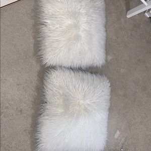fluffy white throw pilllows